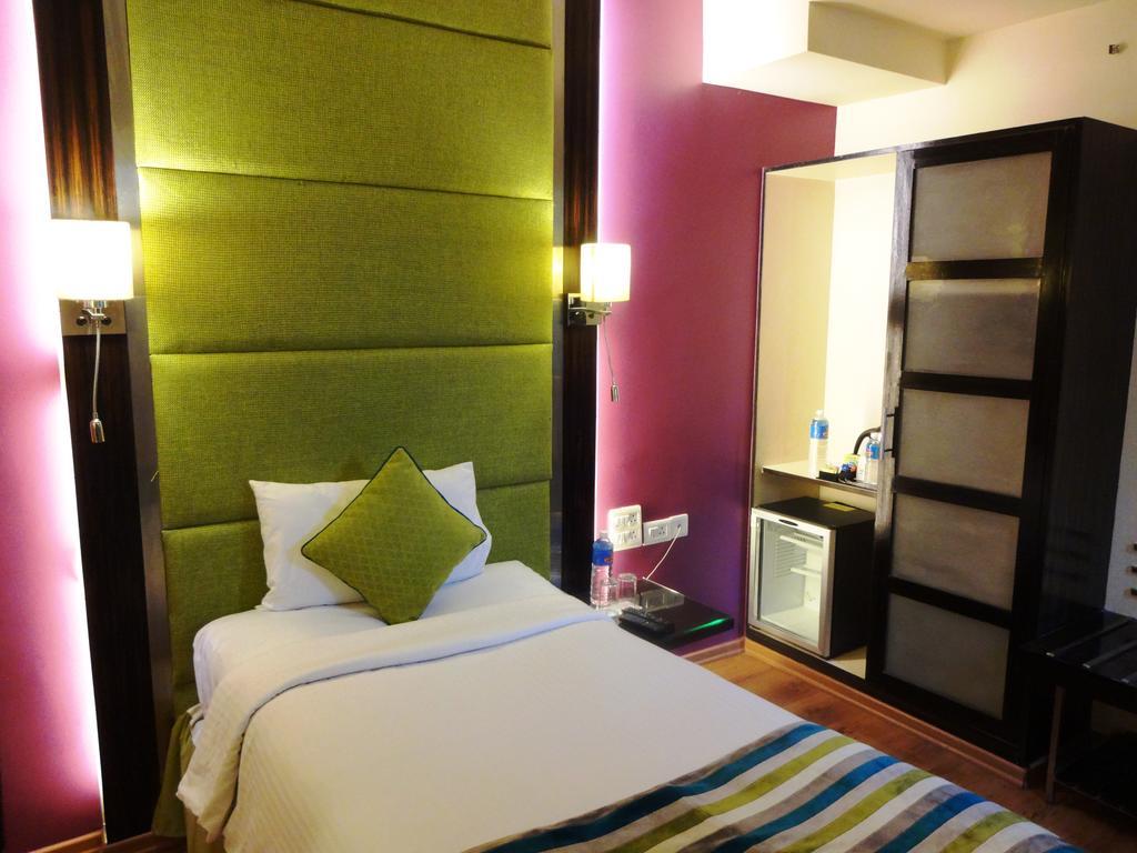 Royal Orchid Central Bangalore, Manipal Centre, Mg Road Hotel Room photo